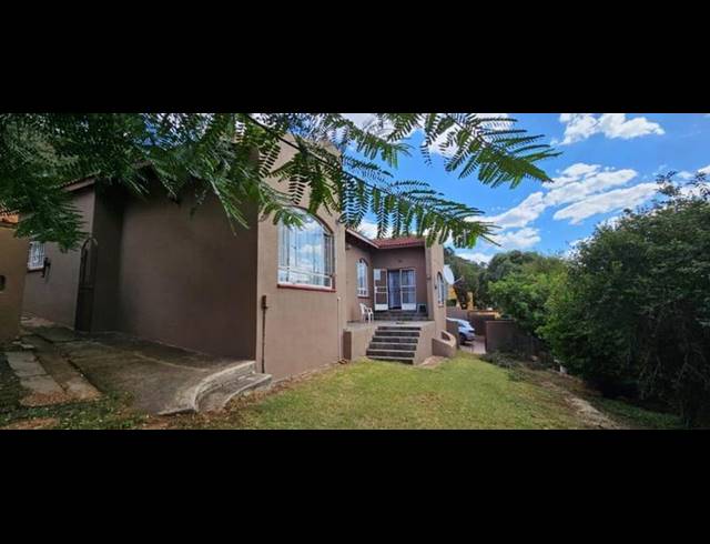 4 BEDROOM HOUSE FOR SALE IN GLENVISTA